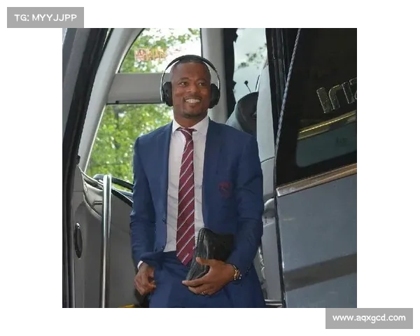 埃弗拉的传奇人生：从街头少年到足坛巨星的非凡旅程