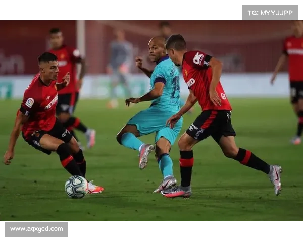 全景探析巴萨缘何在西班牙德比长期保持明显竞技优势与统治力表现