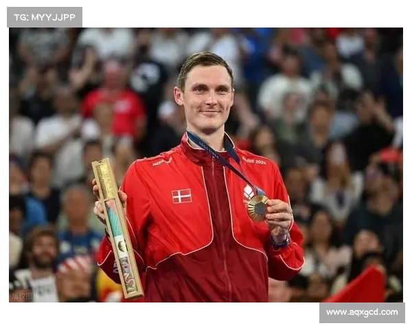 安赛龙凭借精准网前扑球成功夺冠 荣膺中国羽毛球公开赛男单冠军