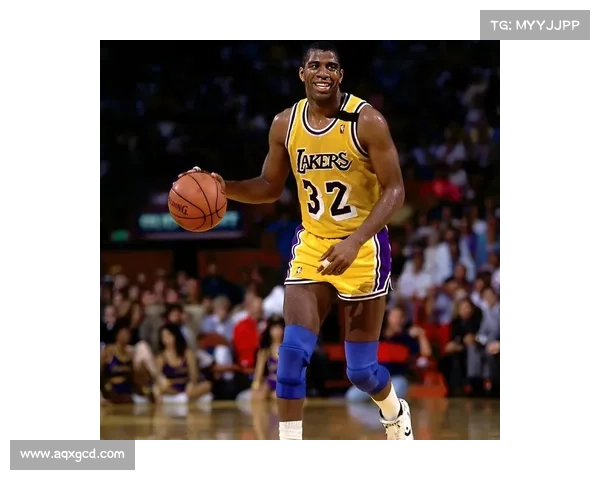 快攻节奏的智慧：从魔术师约翰逊的篮球风格看足球战术的启示